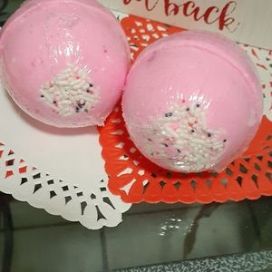 Shea butter bath bombs 6oz